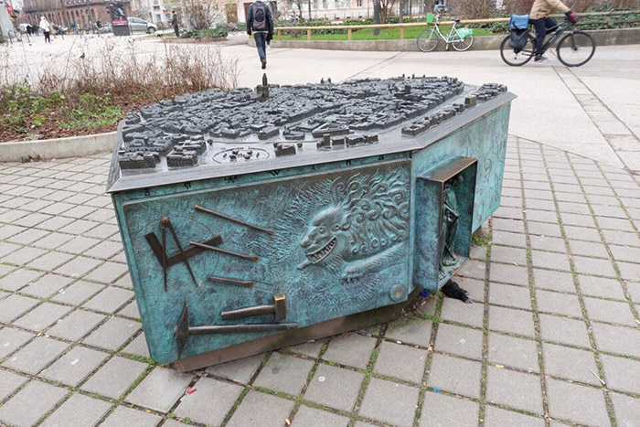 Le point de convergence de Egbert BROERKEN, Raymond-Emile WAYDELICH (2012)