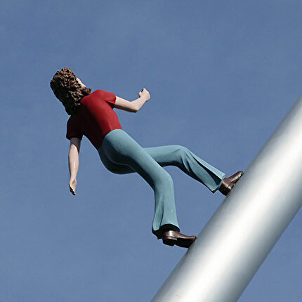 Woman Walking to the Sky de Jonathan Borofsky (1994)
