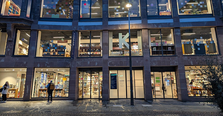 Les vitrines de la librairie Kléber