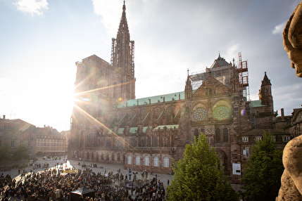 Inauguration de la Grande Lecture STRASBOURG CAPITALE MONDIALE DU LIVRE Place du château