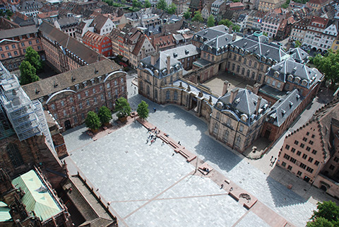 Place du château vue de la cathédrale