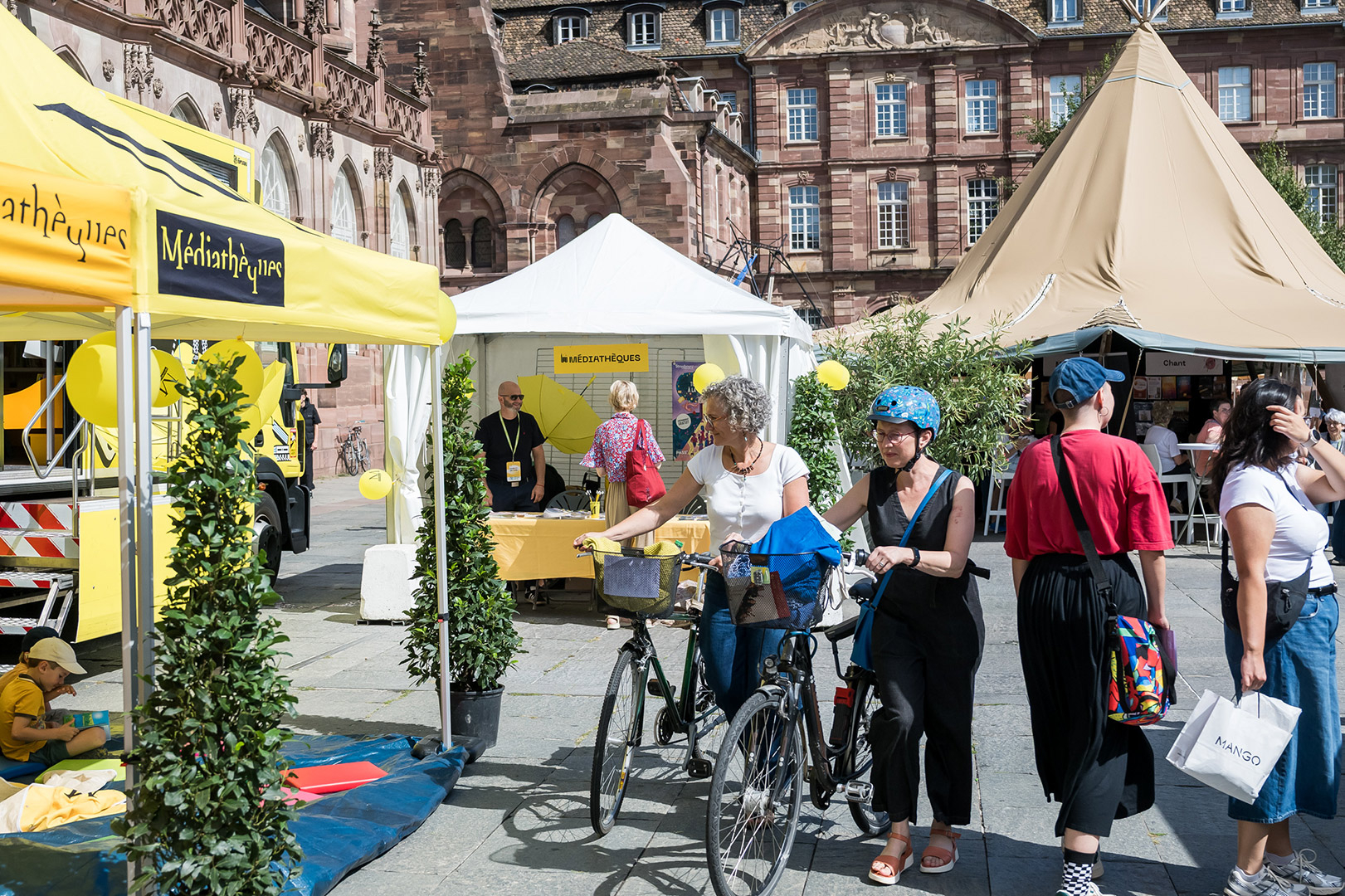Strasculture 2026 : le stand des médiathèques place du château