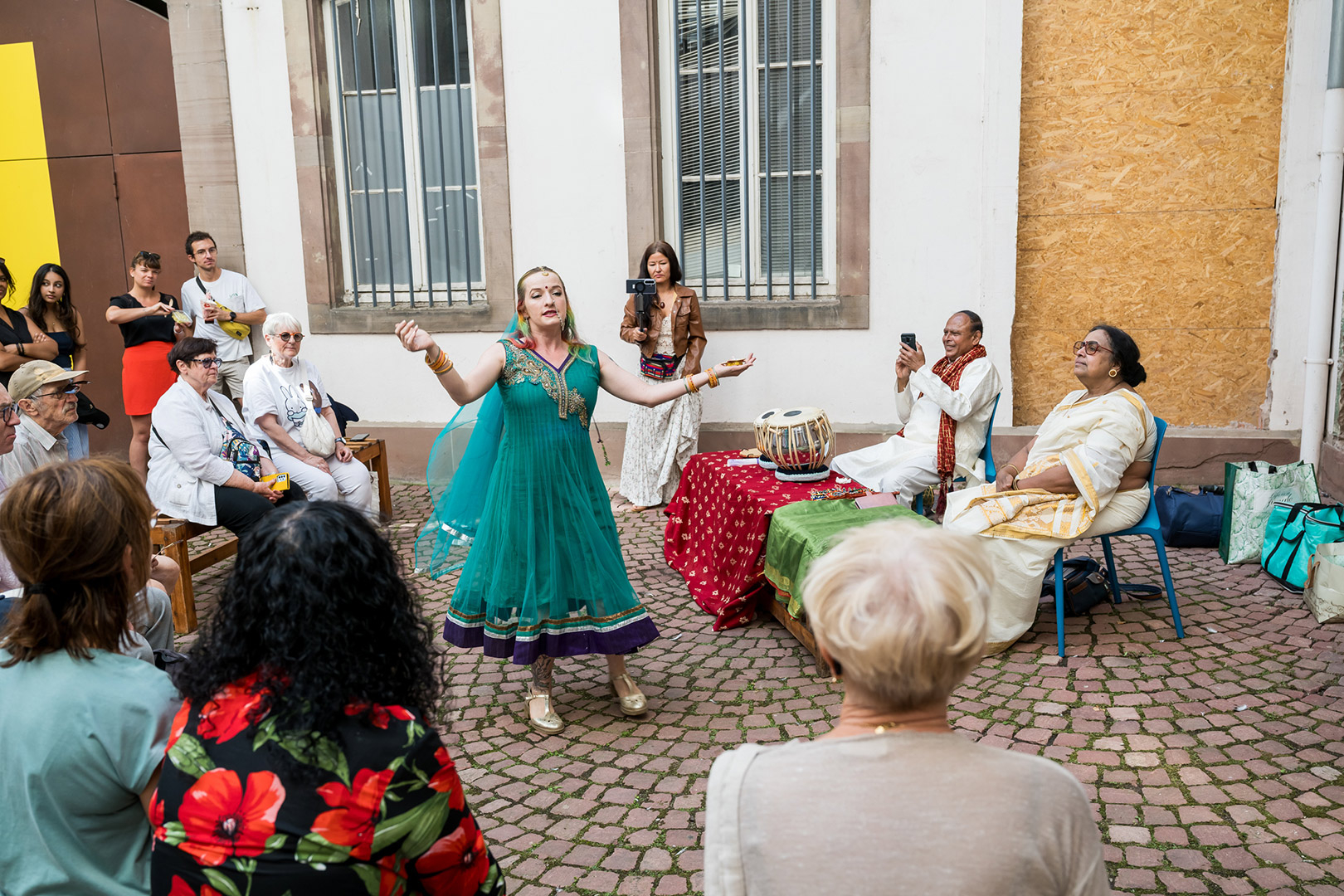 Strasculture 2026 : Danse et chants indiens dans la cour du 5e Lieu
